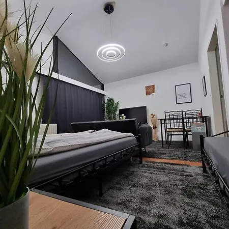 Gemutliche Mit Kleinem Balkon In *