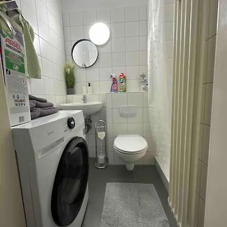 Gemutliche Mit Kleinem Balkon In *